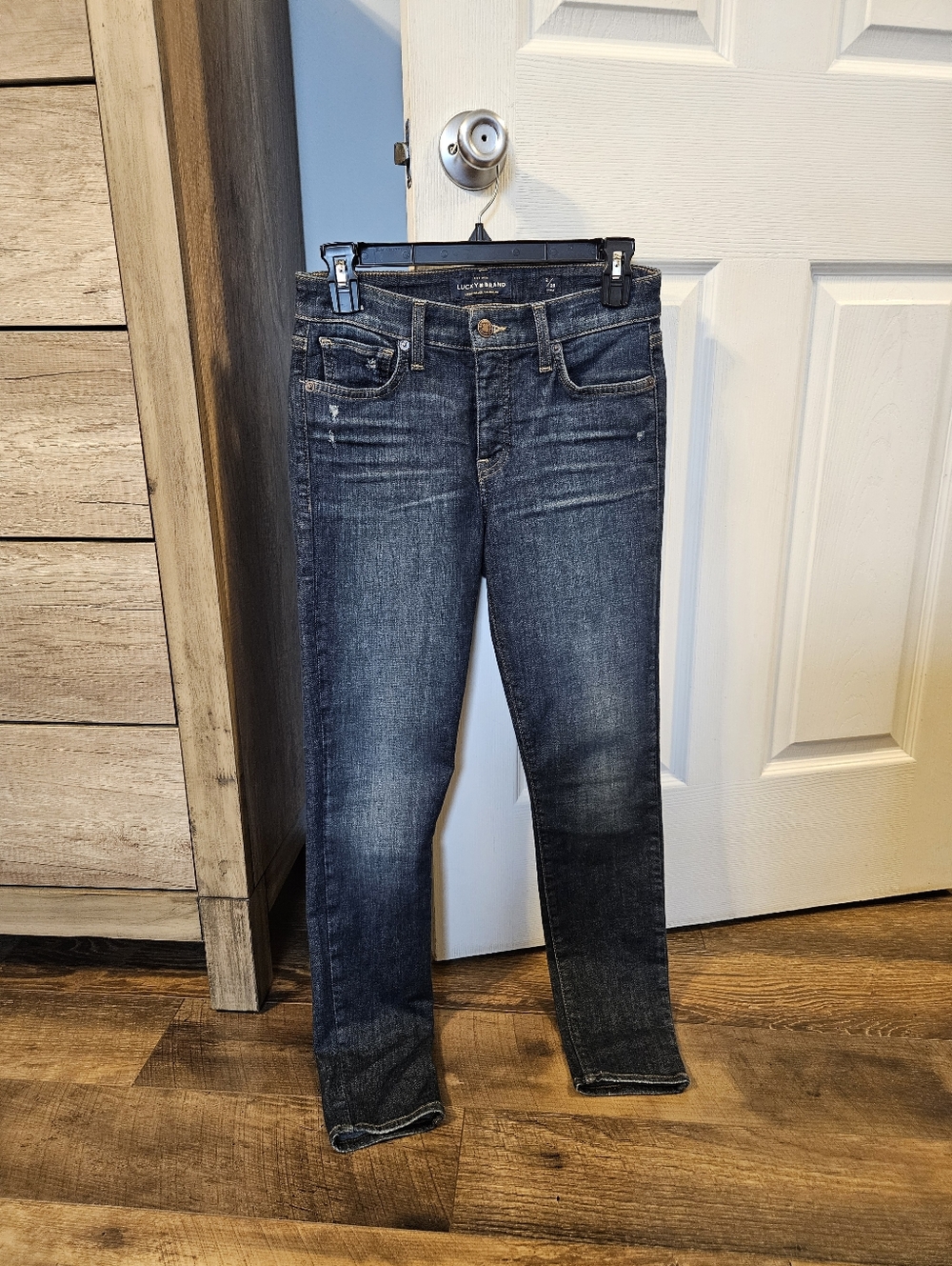 SOLD! Lucky Brand Women's Dark Indigo Skinny Jeans